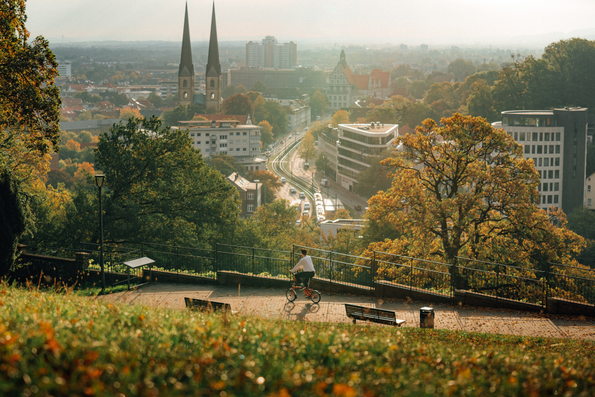 Widok na Bielefeld z punktu widokowego Johannisberg © Leo Thomas, Tourismus NRW e.V.