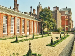 Hampton Court 300x225 