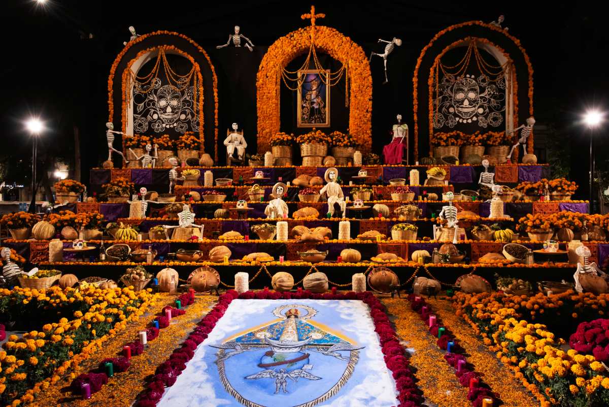 dia dos muertos altar in oaxaca 