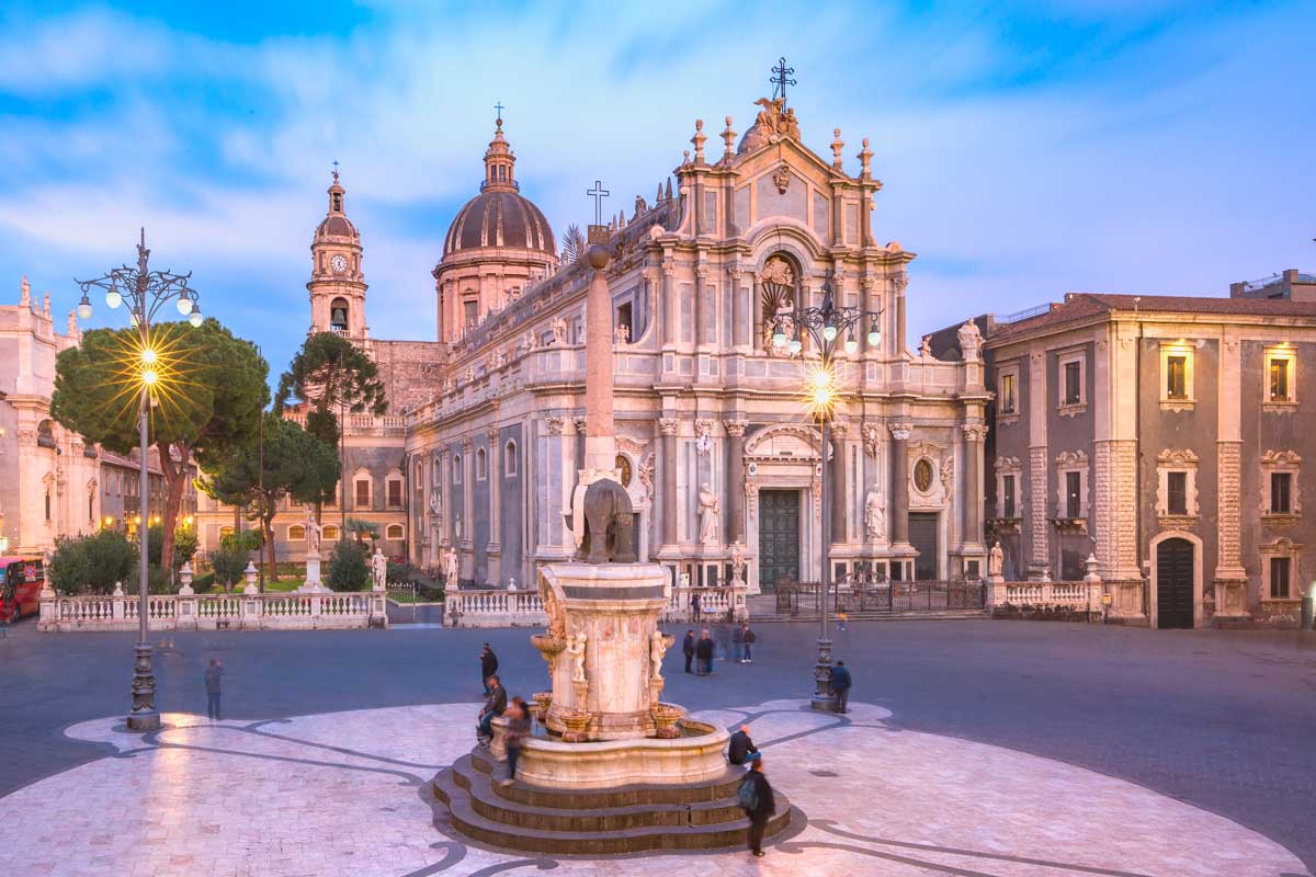 Piazza Duomo in Catania © iStock