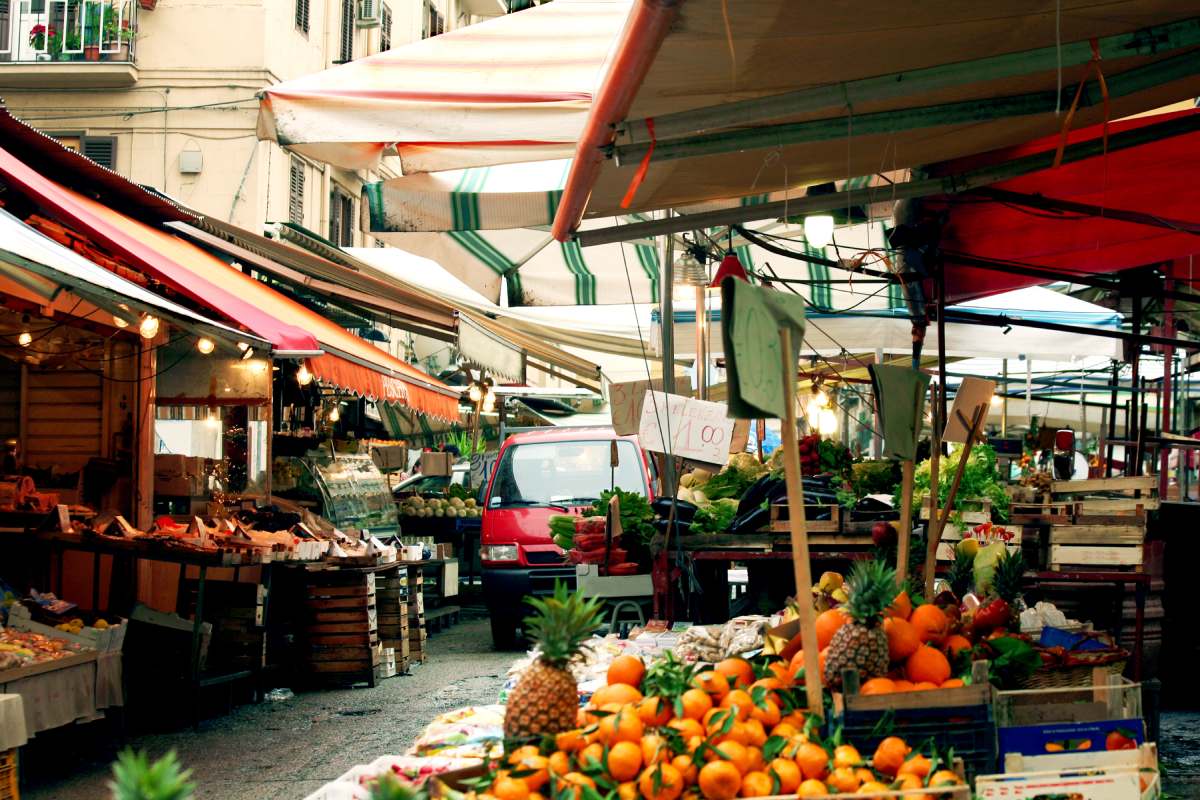 An orange stall in a Sicilian market © iStock