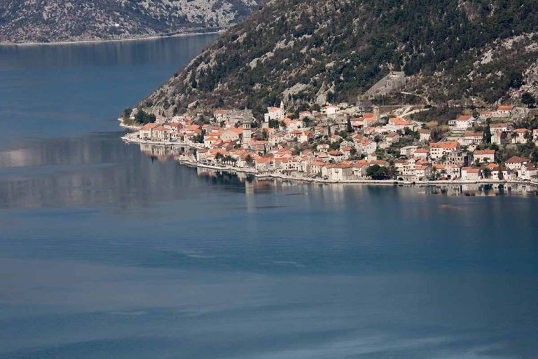 perast zatoka kotorska.jpg