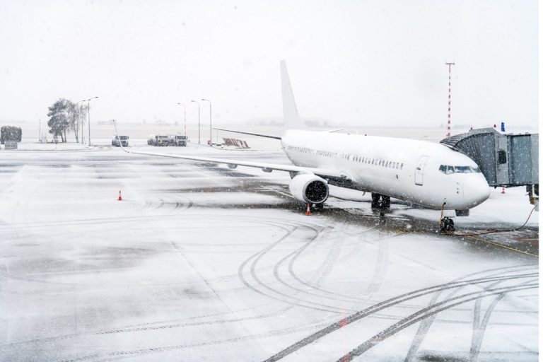 samolot zima lotnisko.jpg