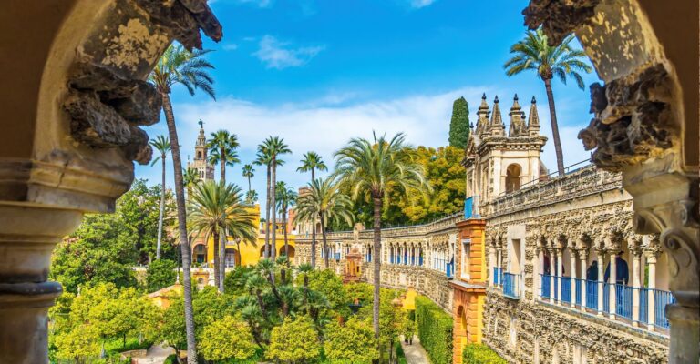 Ogród przy Pałacu Alcazar w Sewilli