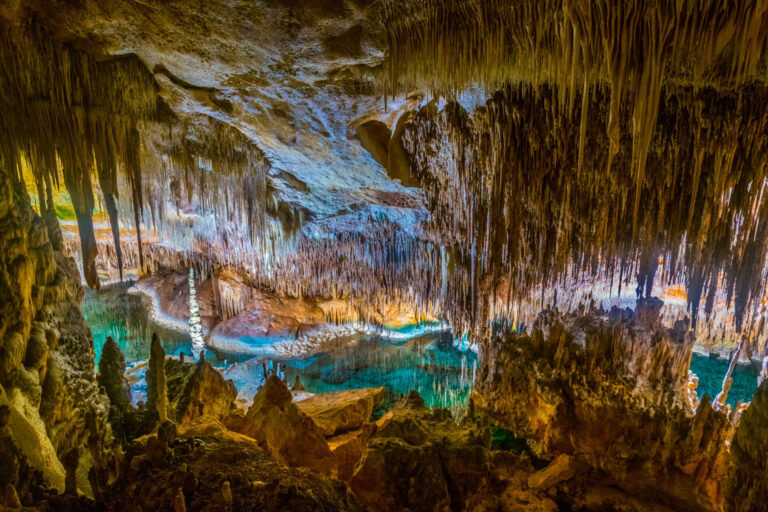 Smocze jaskinie Majorka, Hiszpania ©Shutterstock