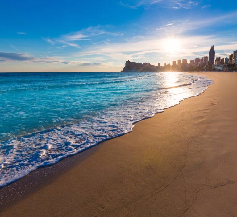 Plaża w Alicante, Costa Blanca, Hiszpania © Shutterstock