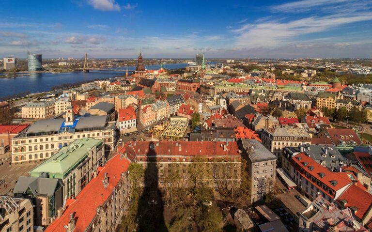Stare Miasto Ryga (Vecrīga), Łotwa © Shutterstock