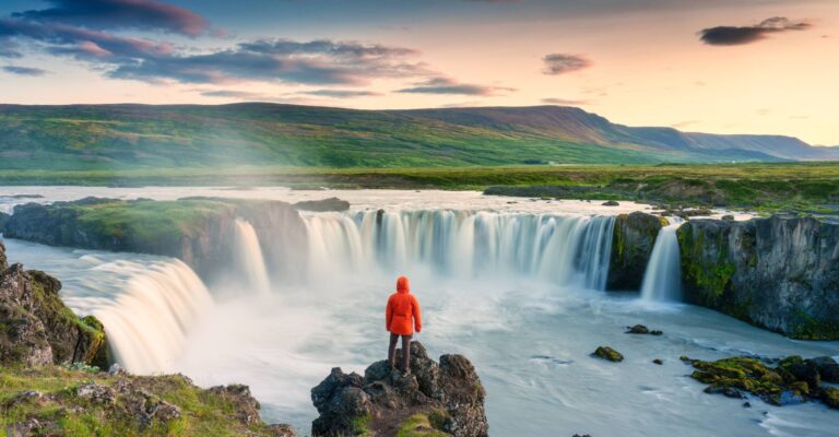 Wodospad Godafoss, Islandia © Shutterstock