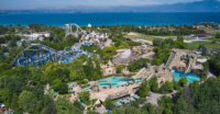 Park rozrywki Garda Włochy widziany z lotu ptaka Shutterstock