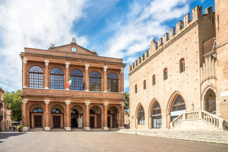 Piazza Cavour Rimini, Włochy © Shutterstock