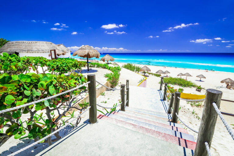 Plaża w Cancun, Meksyk © Shutterstock
