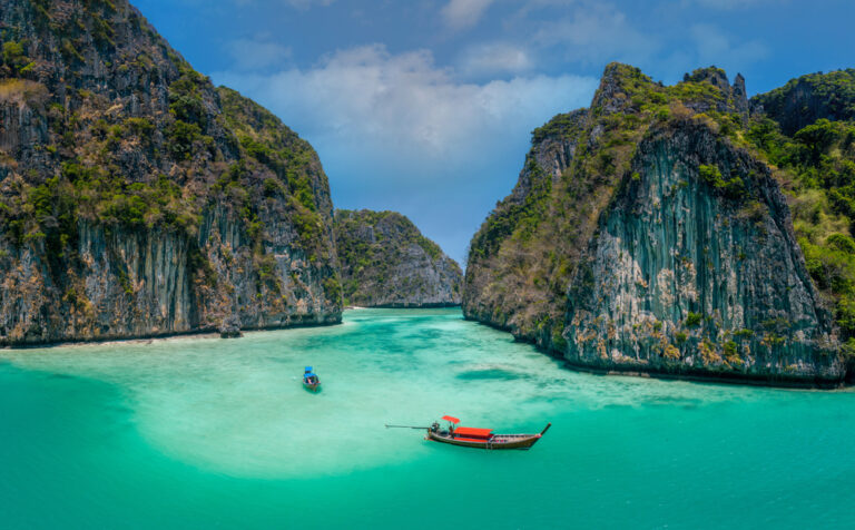 Wyspy Phi Phi Krabi, Tajlandia © Shutterstock