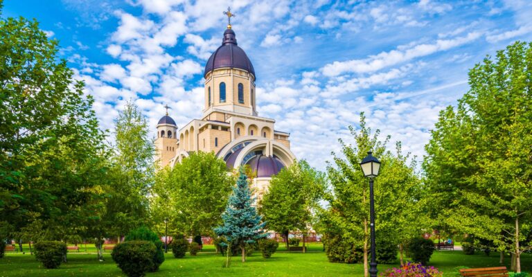 katedra w Bacau, Mołdawia, Rumunia © Shutterstock