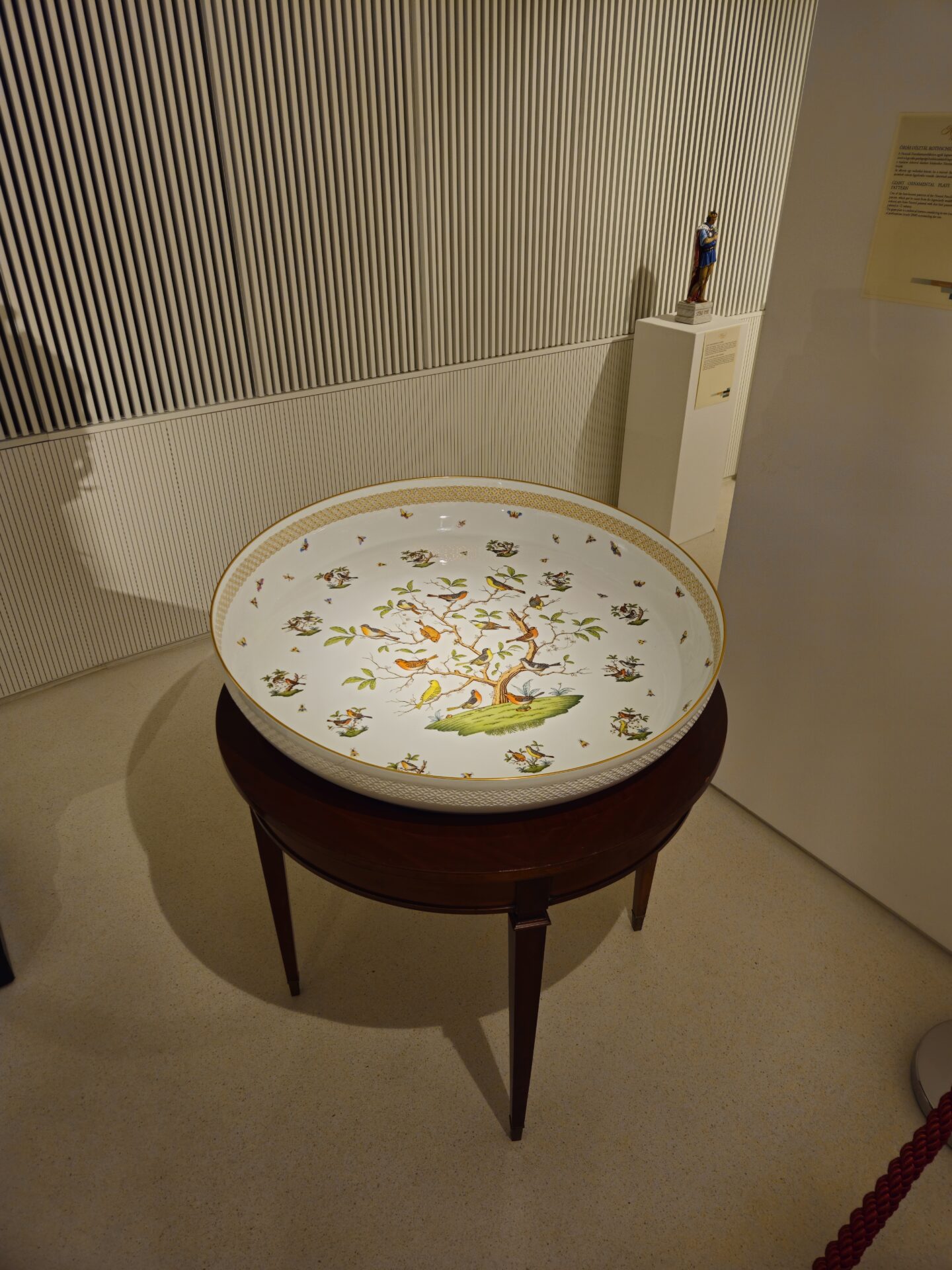 tihany wystawa porcelany w opactwie benedyktynów
