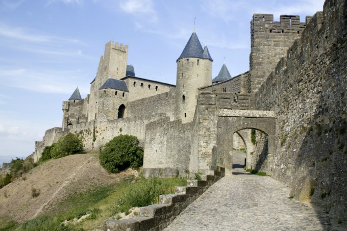 Carcassonne, piękne francuskie miasto, mury obronne