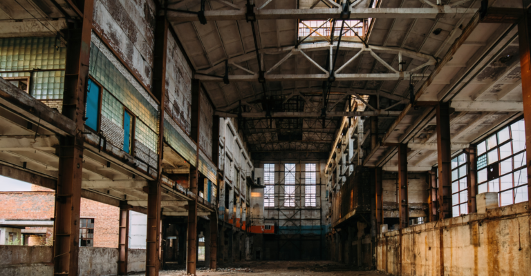 antyturystyka, brzydkie budynki industrialne, brutalizm