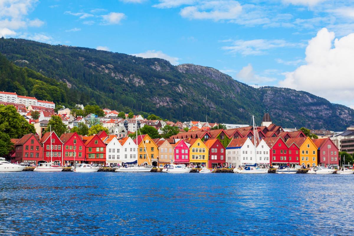 Bryggen w Bergen, Norwegia © Shutterstock