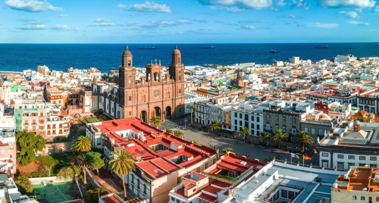 Cathedral Santa Ana Vegueta. Las Palmas, Gran Canaria © Shutterstock