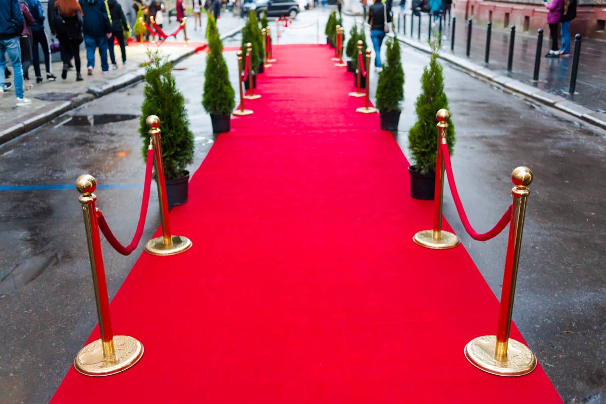 Czerwony dywan na festiwalu filmowym w Cannes © Shutterstock
