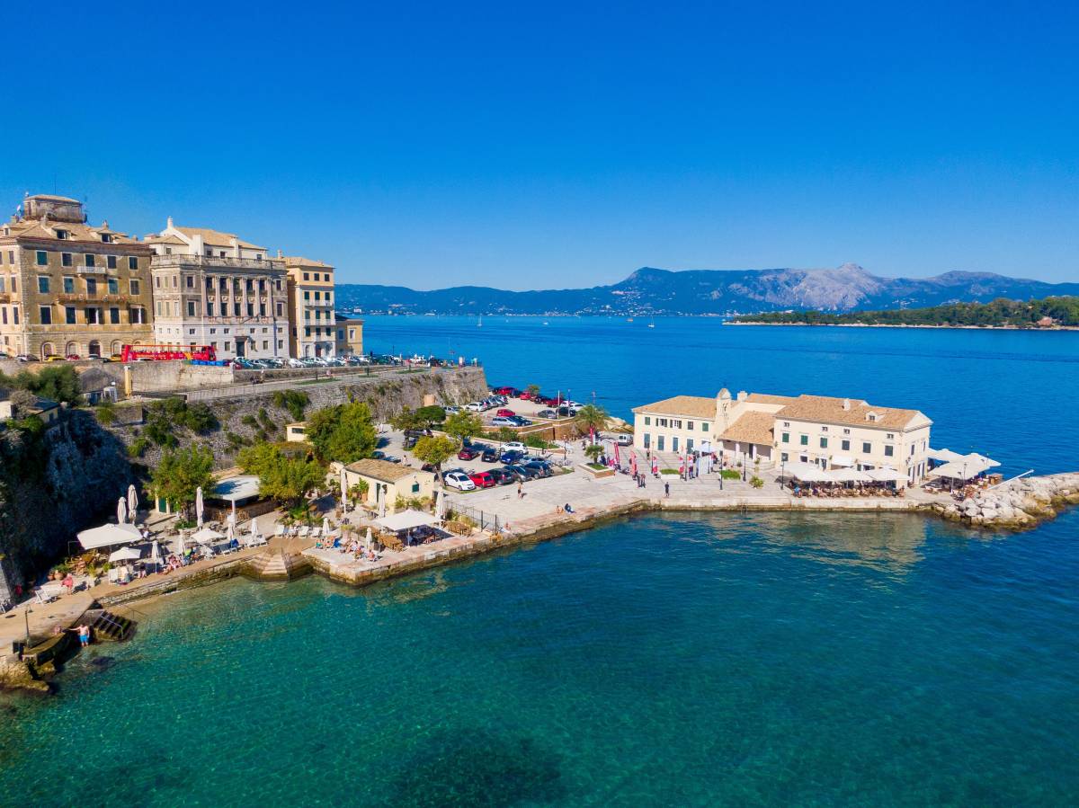 Faliraki, miasto Korfu, Grecja © Shutterstock