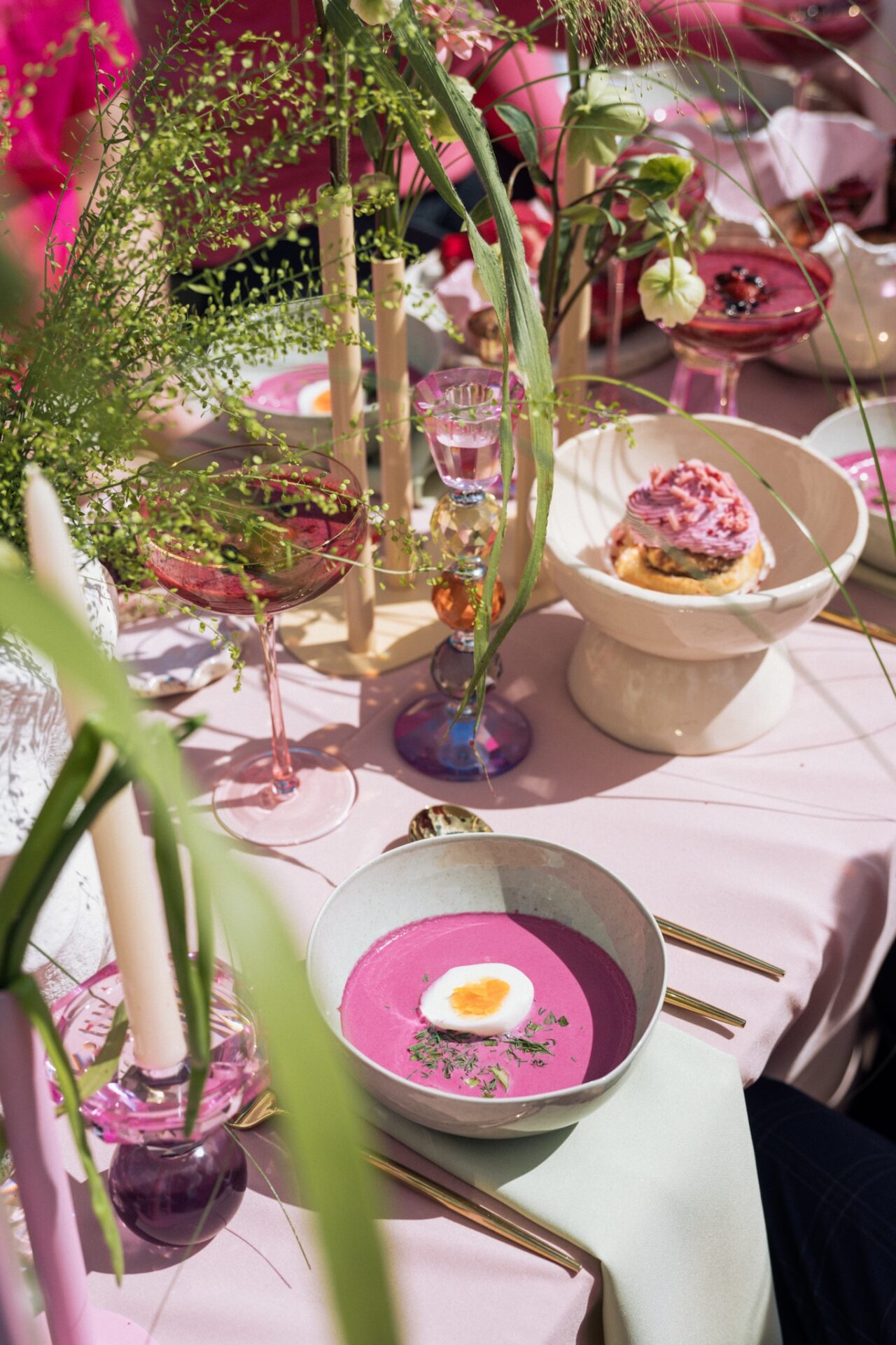 GoVilnius-Pink-Soup-Fest-Portal-Dinner-Table-AHOY-2024-Small (11)