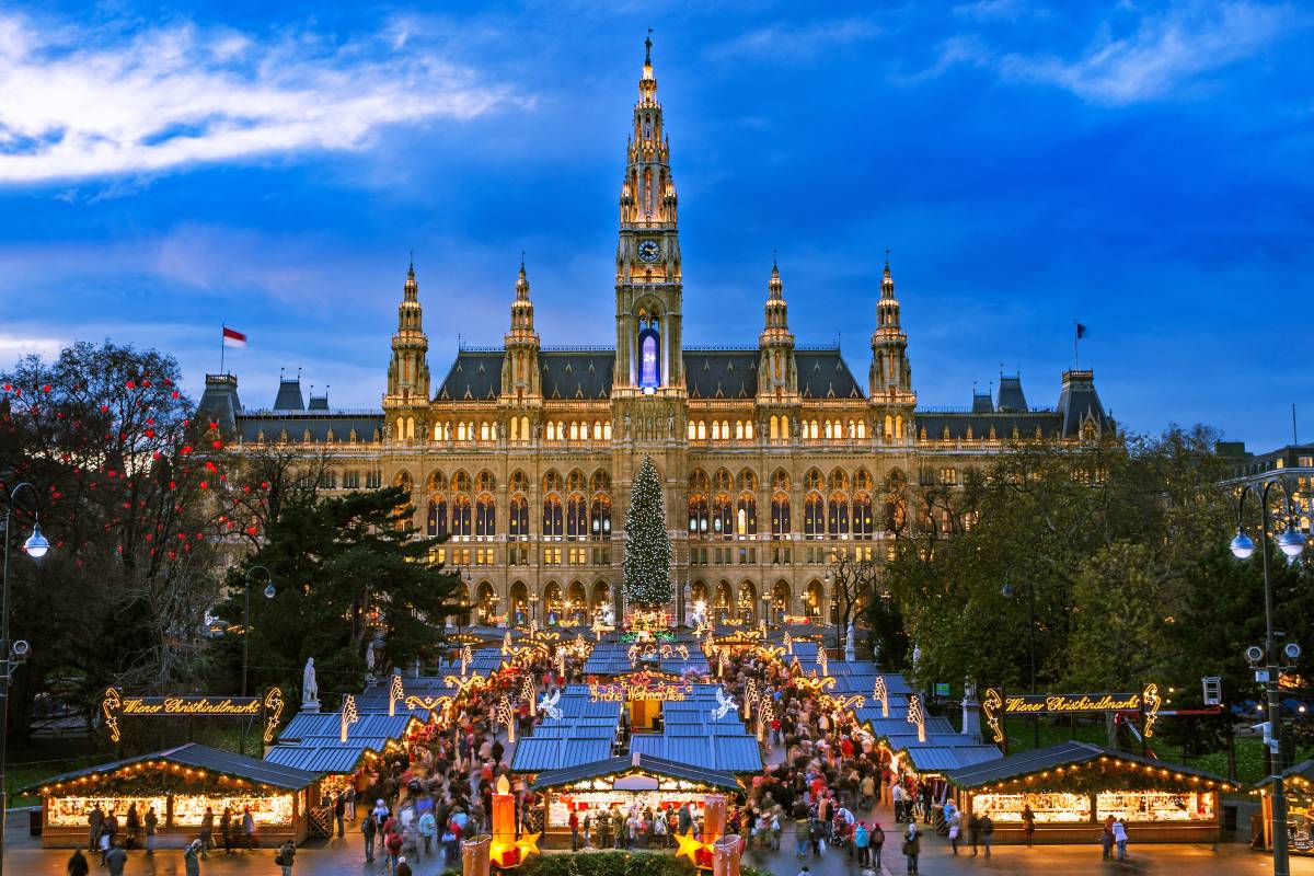 Jarmark bożonarodzeniowy Wiedeń © Shutterstock
