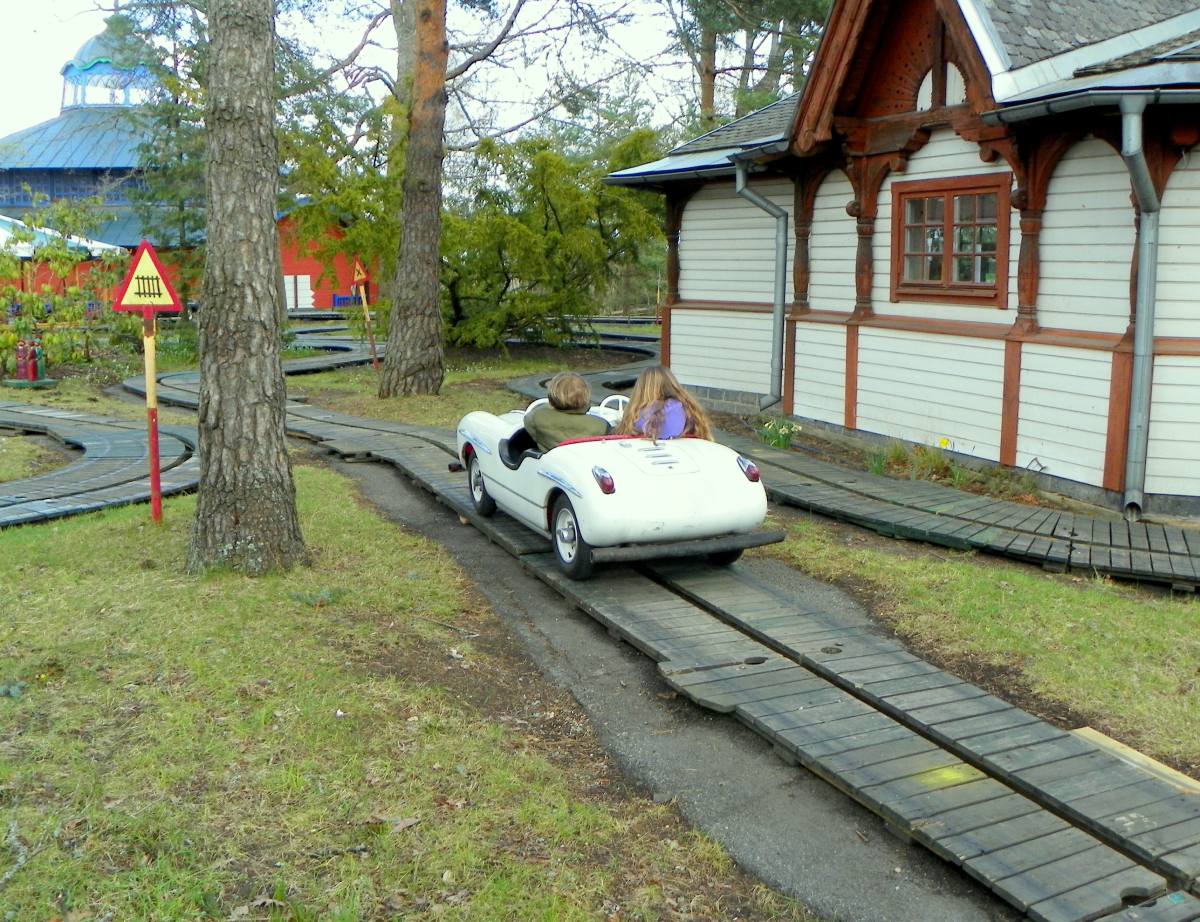 Kolejka dla dzieci, Skansen, wyspa Djurgården, Sztokholm, Szwecja © Shutterstock