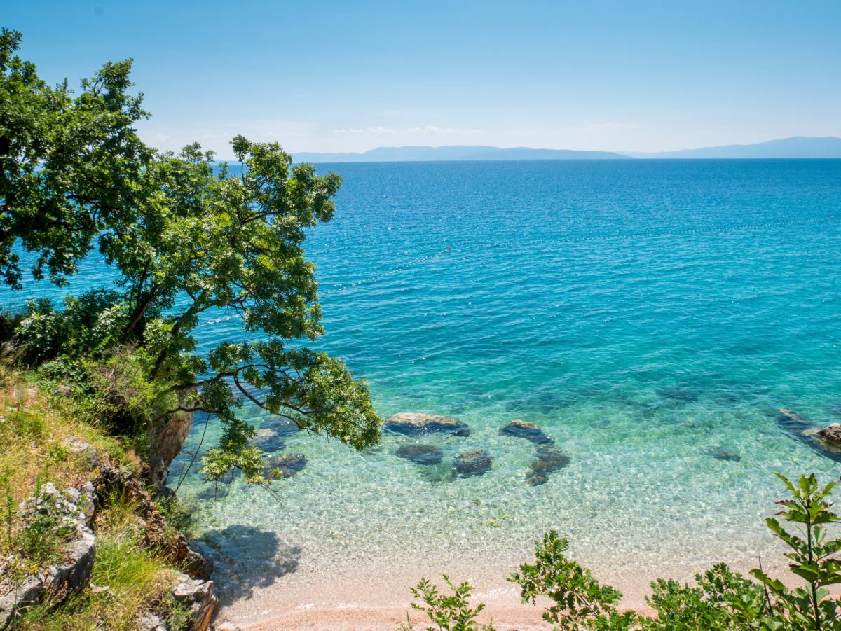 Kostrena Beach w Rijece, Chorwacja © Shutterstock