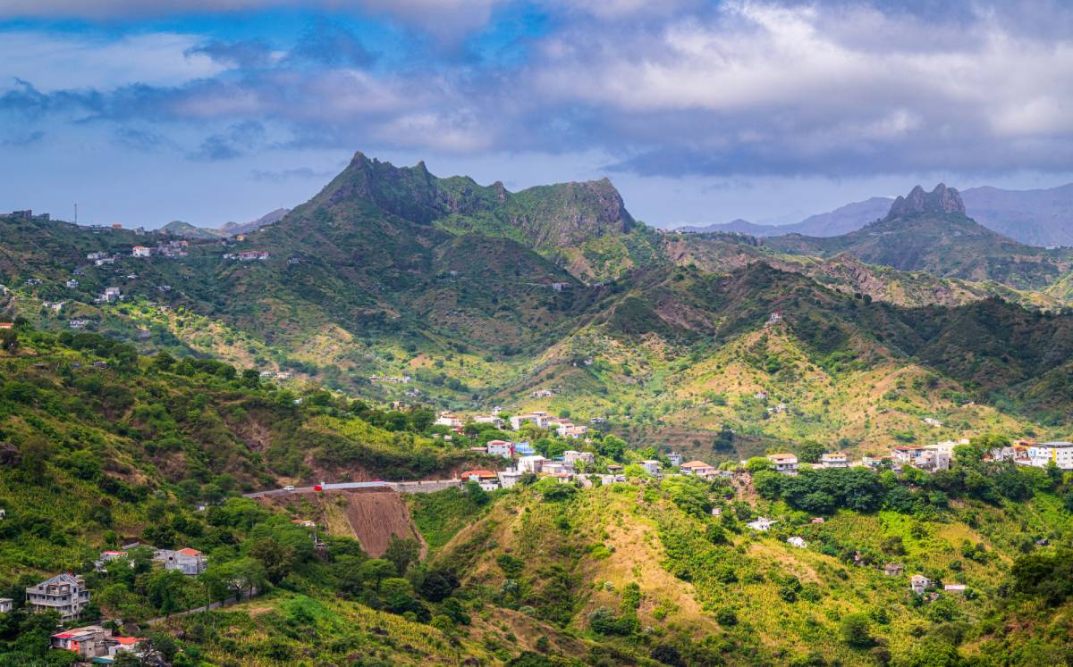 Krajobraz wsi górskiej na wyspie Santiago, Wyspy Zielonego Przylądka © Shutterstock