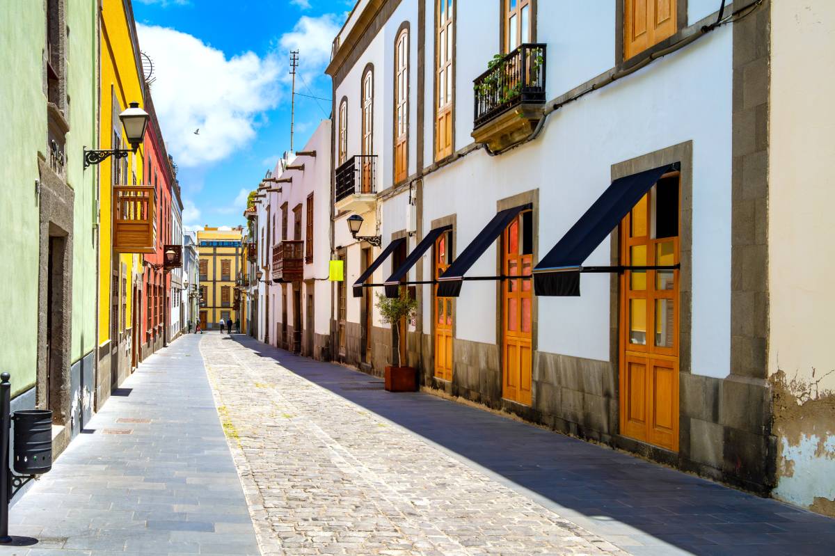 Las Palmas, Gran Canaria, Hiszpania - Zabytkowa aleja starego miasta w Veguecie © Shutterstock