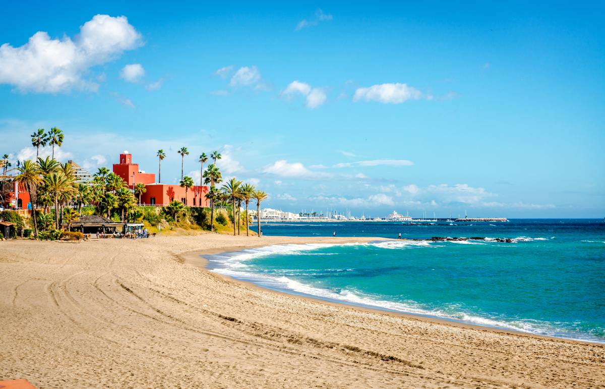 Malownicze wybrzeże w mieście Benalmádena. Malaga, Andaluzja, Hiszpania © Shutterstock