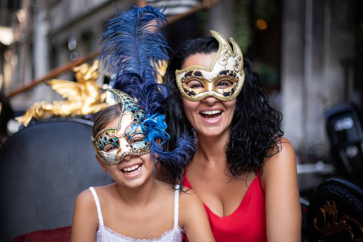 Matka z córką na gondoli w Wenecji, Włochy © Shutterstock