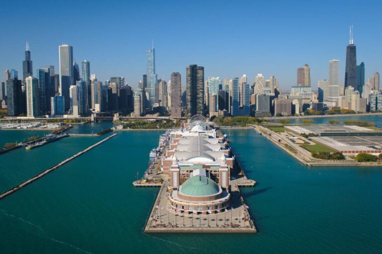 Navy Pier Chicago © Shutterstock