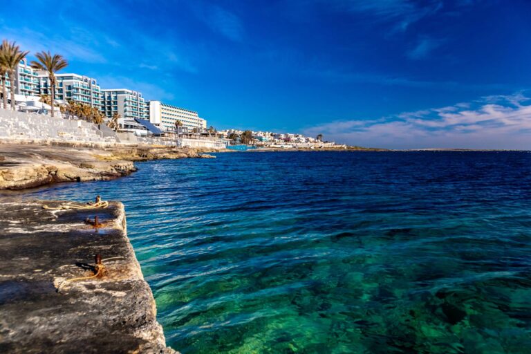 Piękne miasto Bugibba na Malcie © Shutterstock