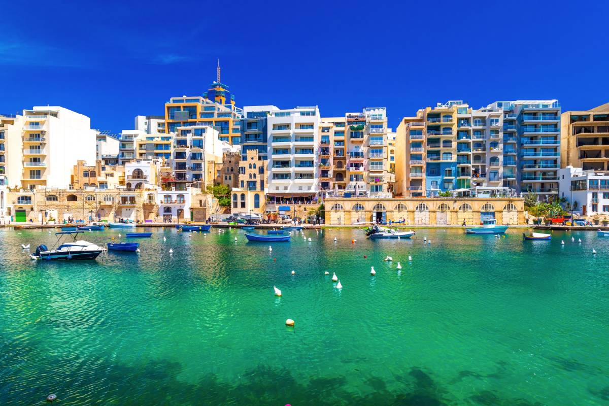 Piękny widok na zatokę St. Julian's, Malta © Shutterstock
