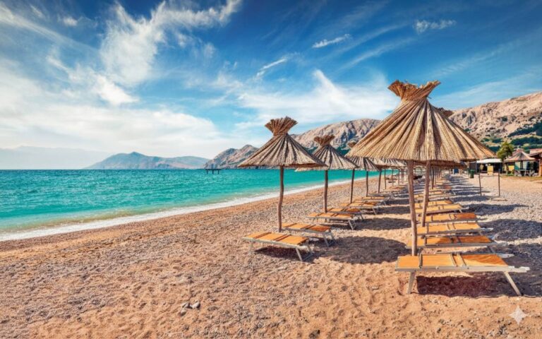 Plaża Baška, wyspa Krk, Chorwacja © Shutterstock