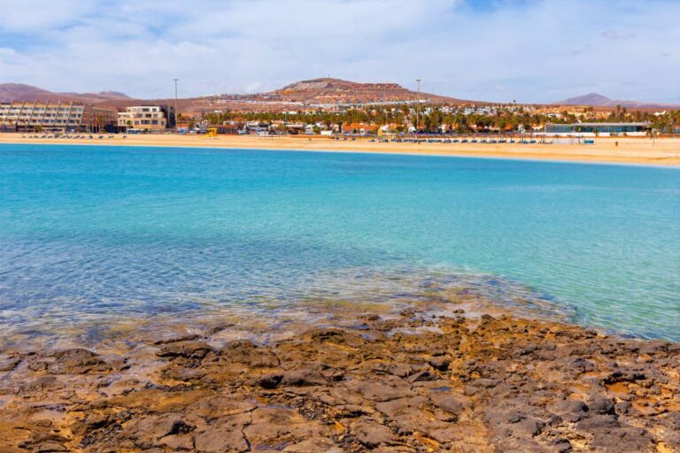 Plaża Caleta de Fuste, Fuerteventura, Wyspy Kanaryjskie © Shutterstock