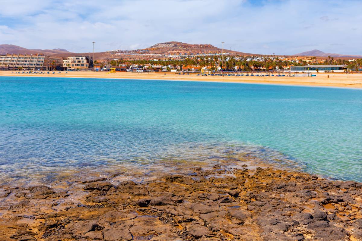 Plaża Caleta de Fuste, Fuerteventura, Wyspy Kanaryjskie © Shutterstock