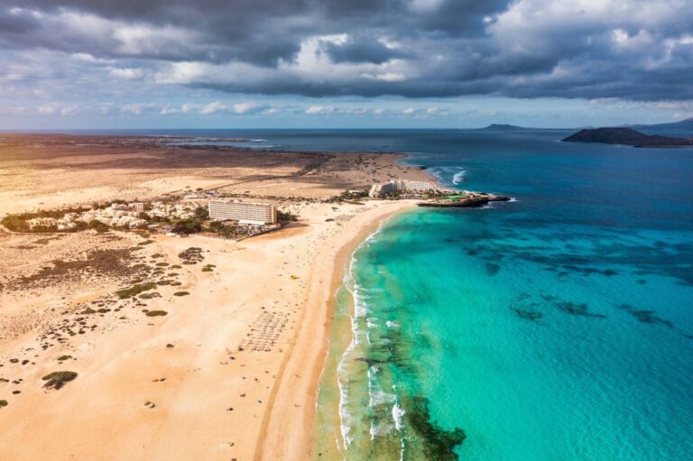 Plaża Corralejo na Fuerteventurze, Wyspy Kanaryjskie © Shutterstock