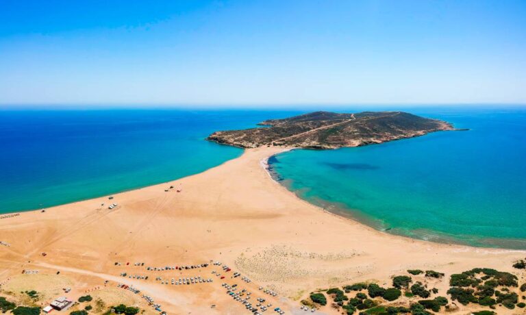 Plaża Ixia na Rodos w Grecji © Shutterstock