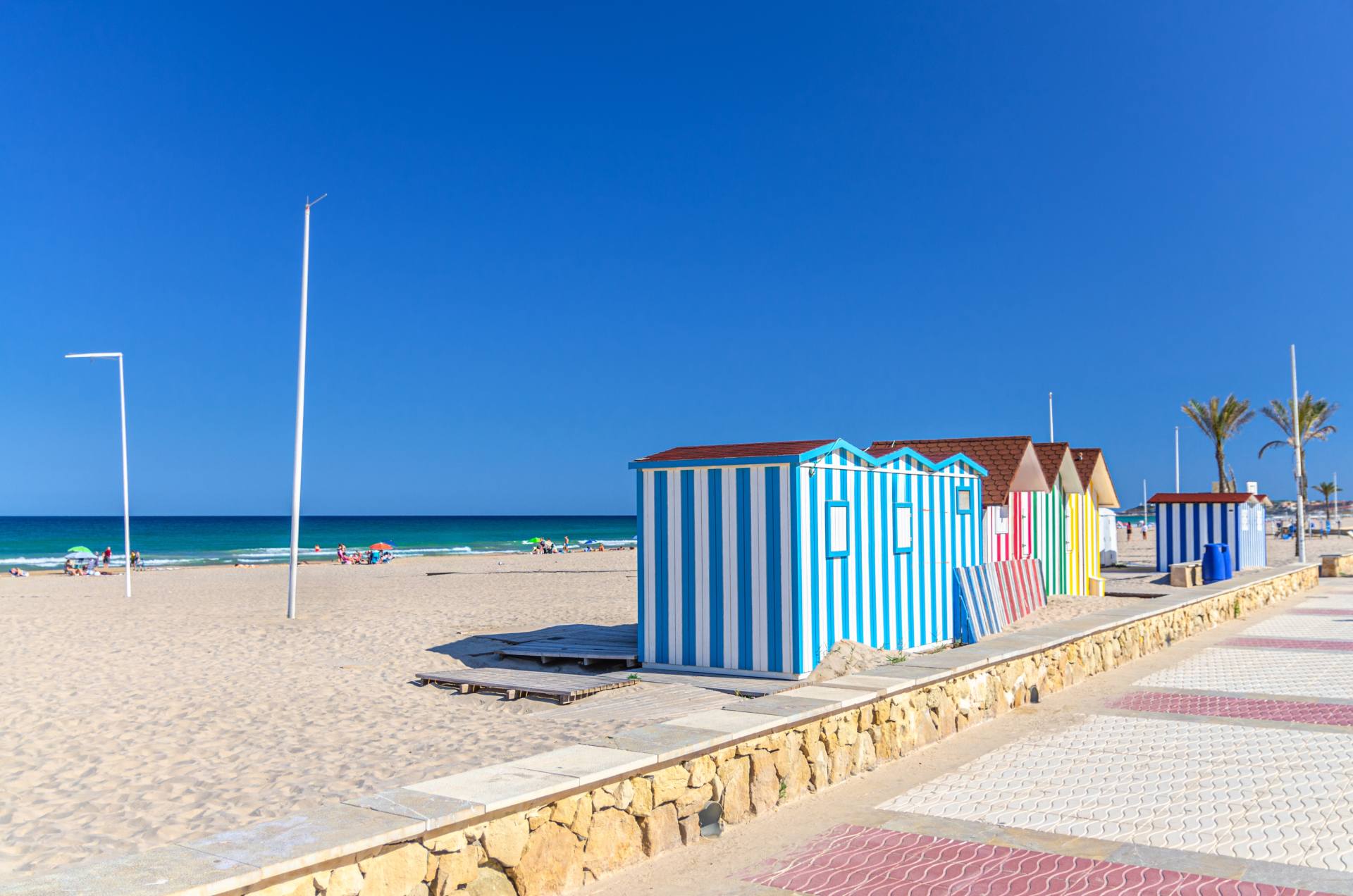 Plaża Playa de San Juan w Alicante City Campello, Hiszpania © Shutterstock