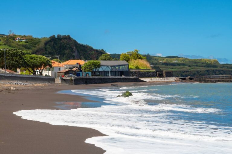 Plaża Praia de Almoxarife, wyspa Faial, Azory, Portugalia © Shutterstock