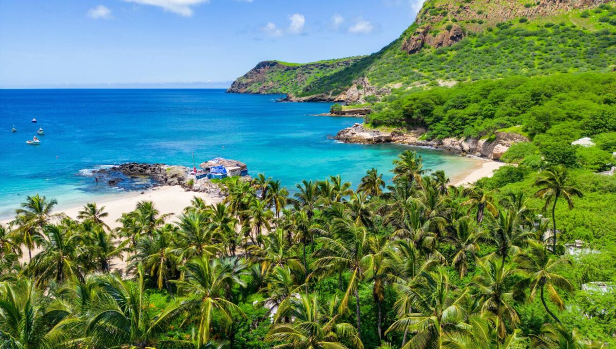 Plaża Tarrafal na wyspie Santiago, Wyspy Zielonego Przylądka © Shutterstock
