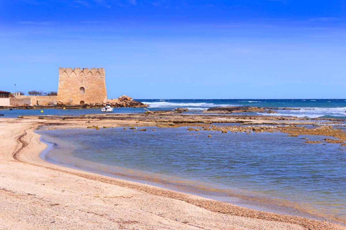 Plaża Torre Santa Sabina, Brindisi, Włochy © Shutterstock