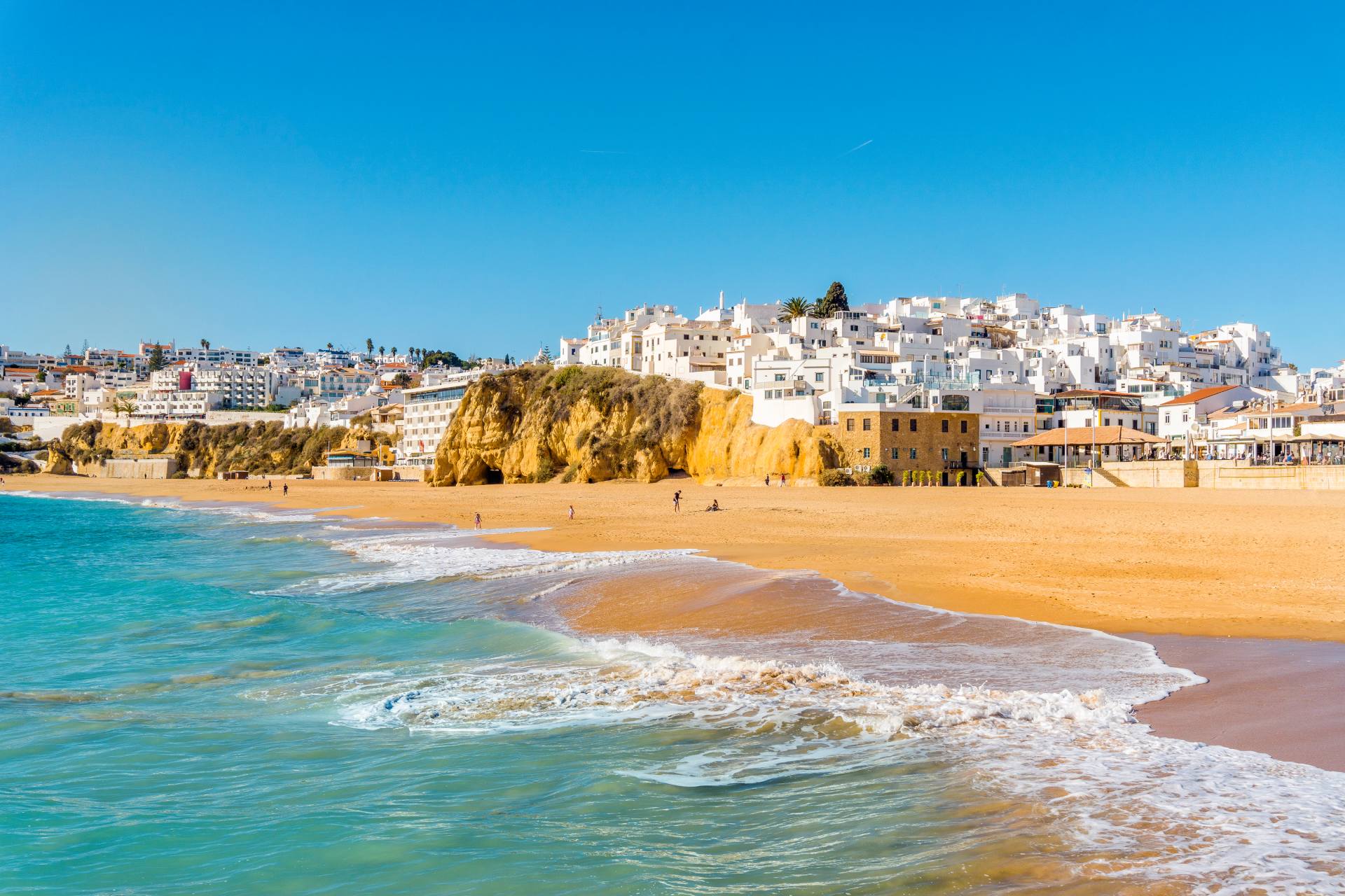 Plaża w Albufeira, Algarve, Portugalia © Shutterstock