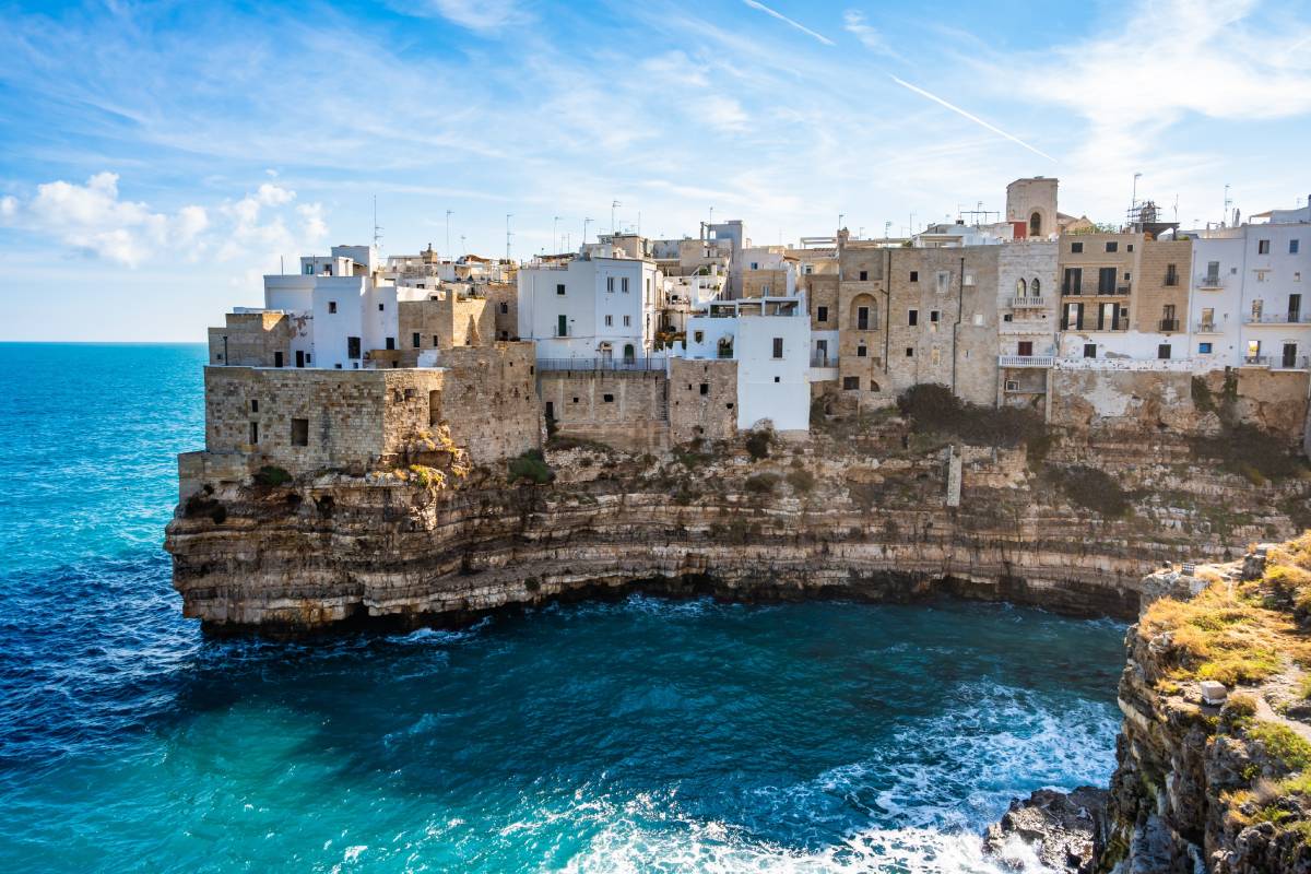 Polignano a Mare, Apulia, Włochy © Shutterstock