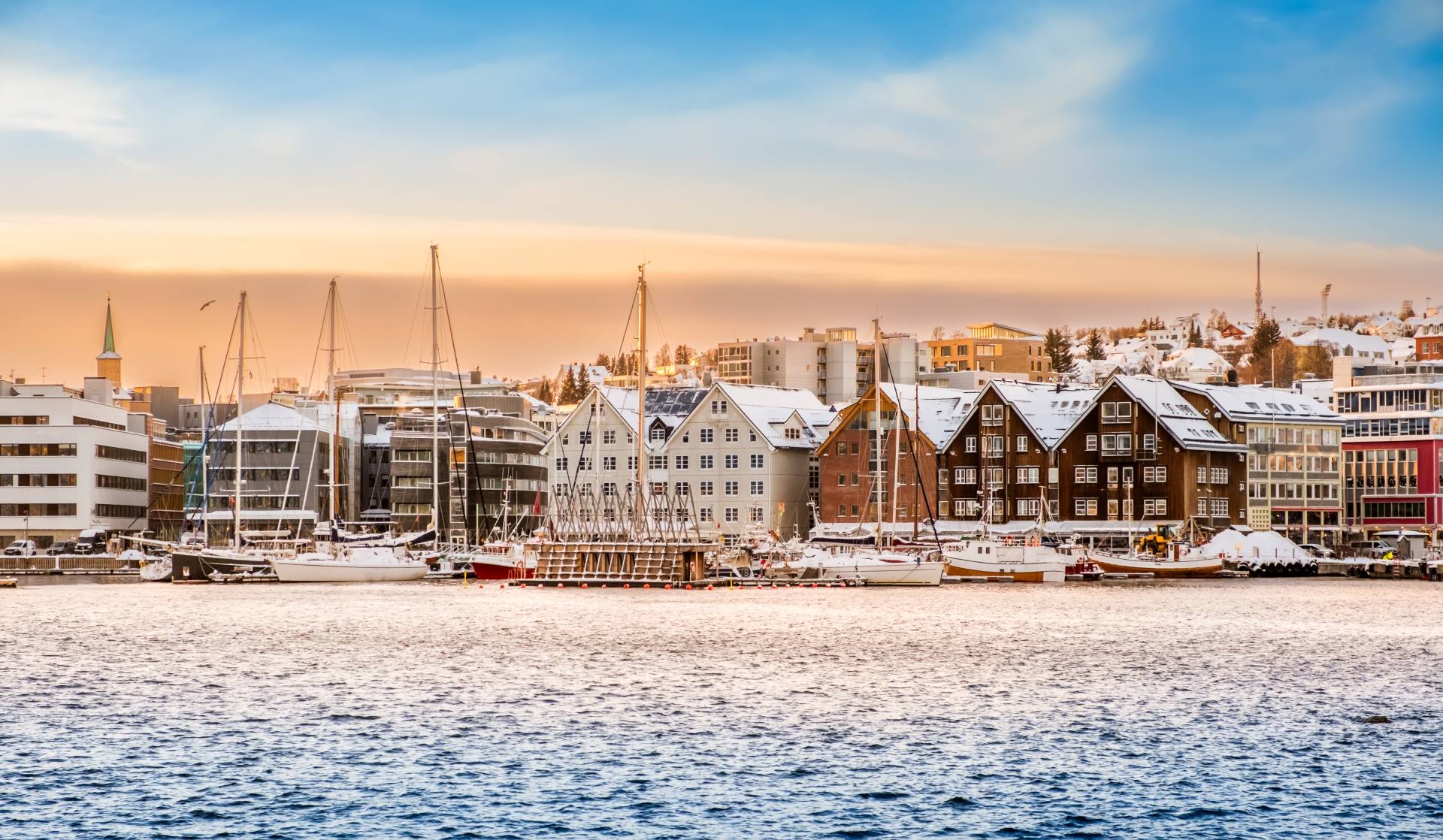 Port Tromso o zachodzie słońca Norwegia © Shutterstock