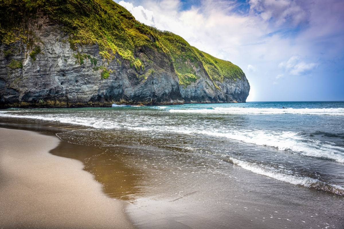 Praia do Areal de Santa Bárbara,Sao Miguel, Azory © Shutterstock