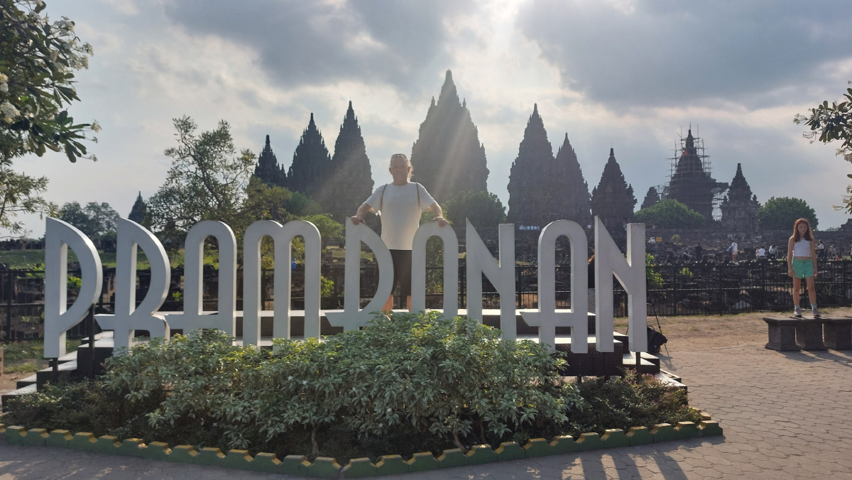 prambanan piotr śmieszek
