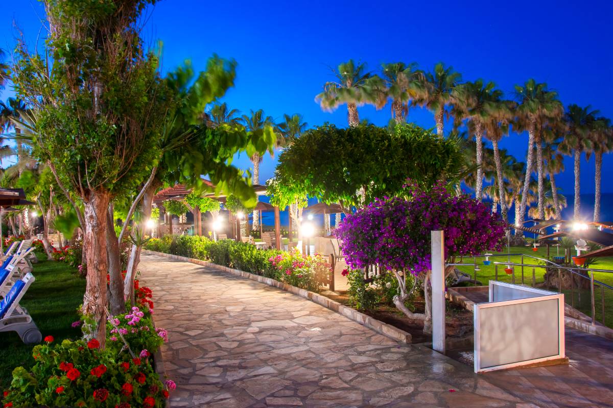 Promenada w Protaras o zachodzie słońca, Cypr © Shutterstock